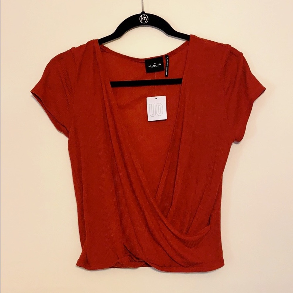 NEVER WORN deep swoop top from UO